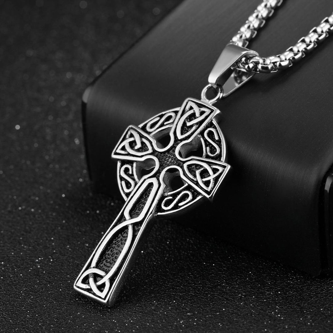 Creative Charm Necklace Hollow Out Wear-resistant Neck Decoration Cool Pendant Necklace for Party Image 1