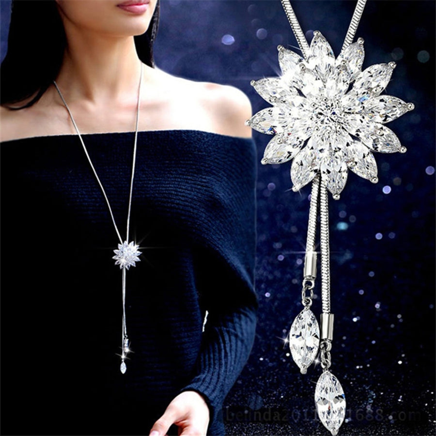 Sweater Chain Snowflake Pendant Attractive Accessories Rhinestone Inlaid Necklace for Women Image 1