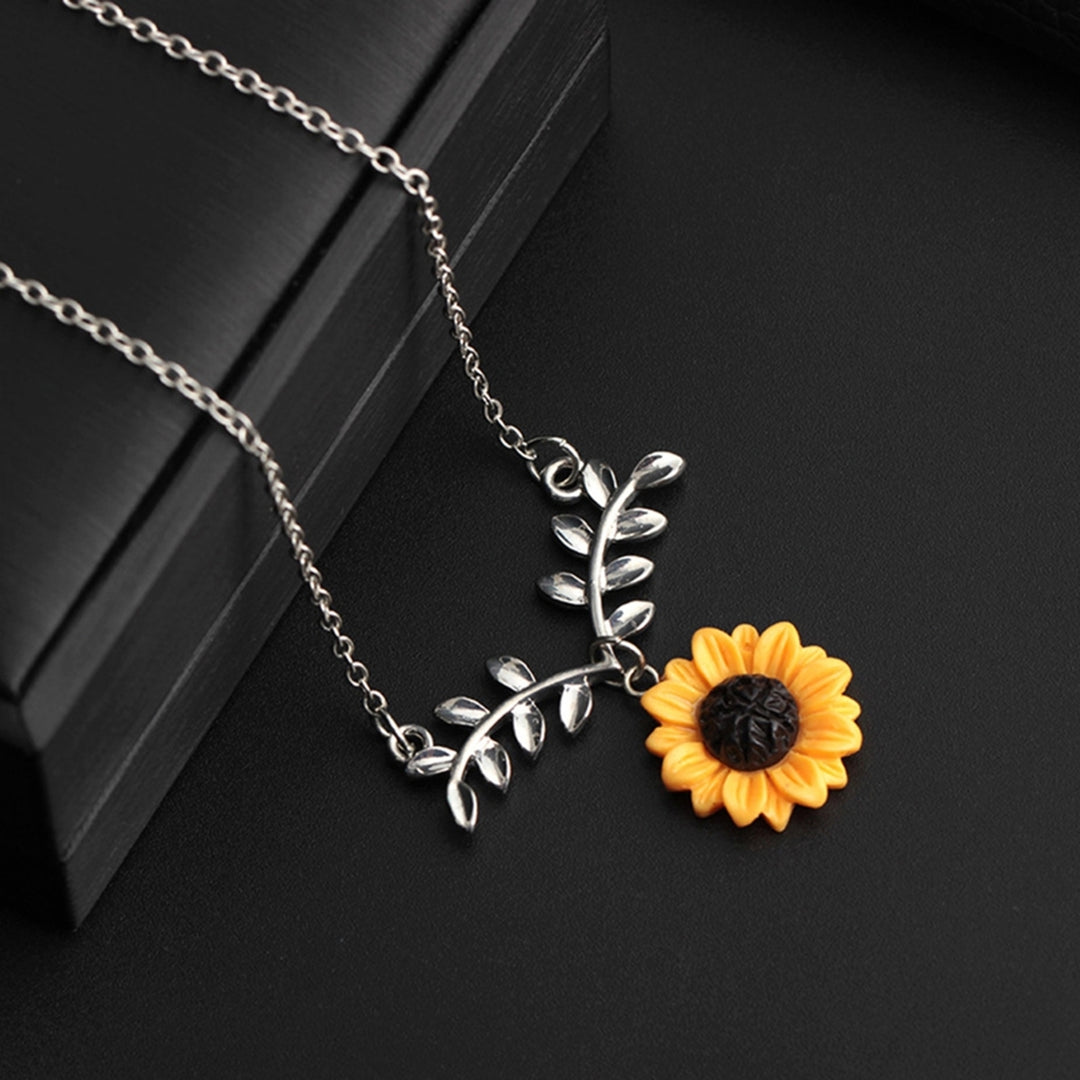 Leave Shape Sunflower Pendant Alloy Luxury Choker Necklace for Party Image 8