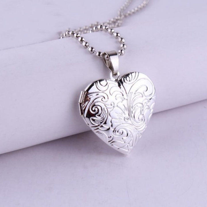 Photo Necklace Smooth Romantic Love Memorial Locket Necklace for Anniversary Image 6