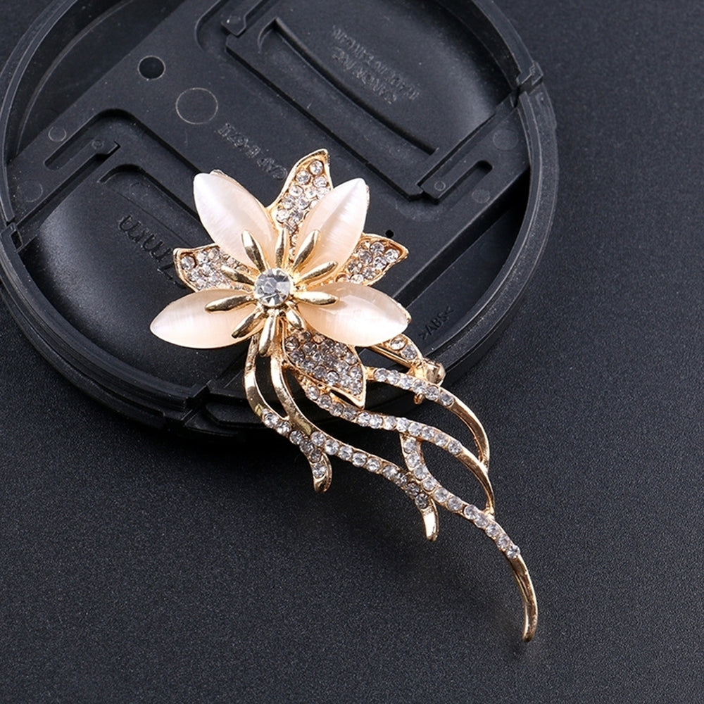 Women Fashion Flower Rhinestone Jewelry Brooch Pin Breastpin Garment Accessory Image 2