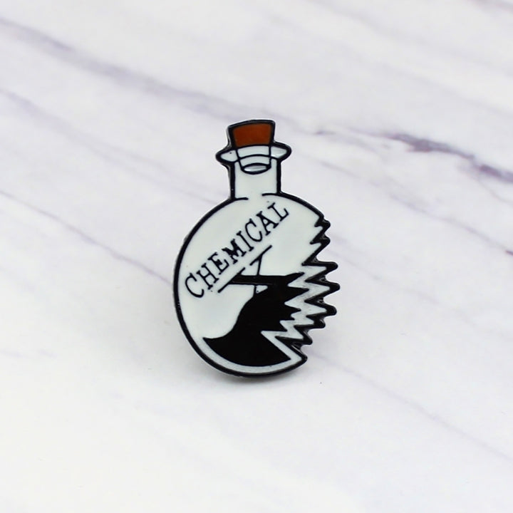 Creative Unisex Laboratory Experiment Chemical Bottle Enamel Jewelry Brooch Pin Image 7