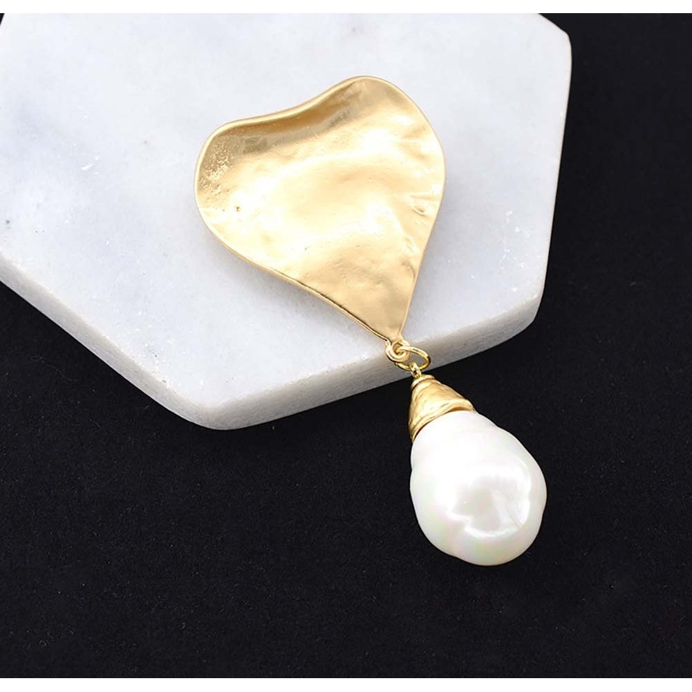 Baroque Women Faux Pearl Heart Shape Brooch Pin Corsage Suit Accessory Jewelry Image 1