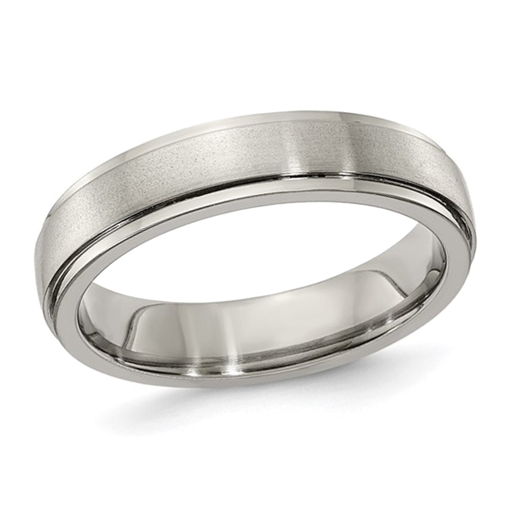 Ladies or Mens Titanium Brushed Step-Edge Band Ring (5mm) Image 1