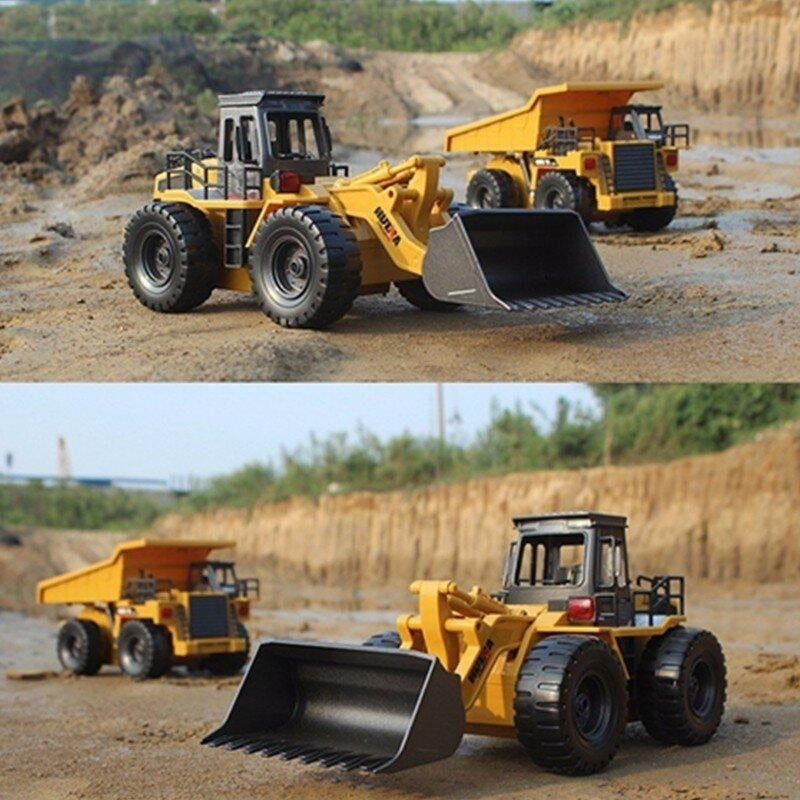 Six Channel 1,18RC Metal Bulldozer Charging RC Car Image 2