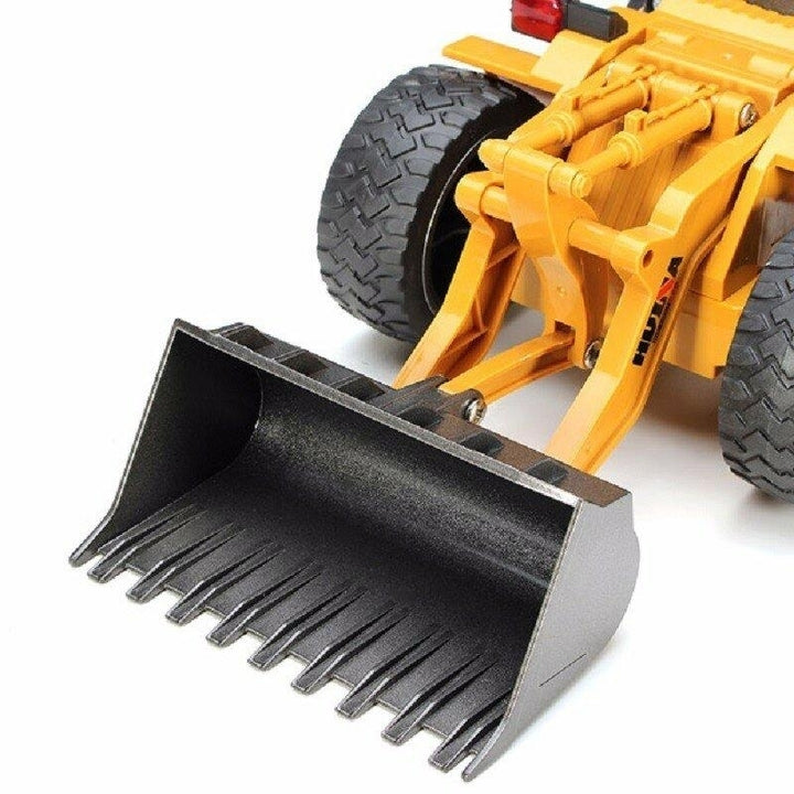 Six Channel 1,18RC Metal Bulldozer Charging RC Car Image 8