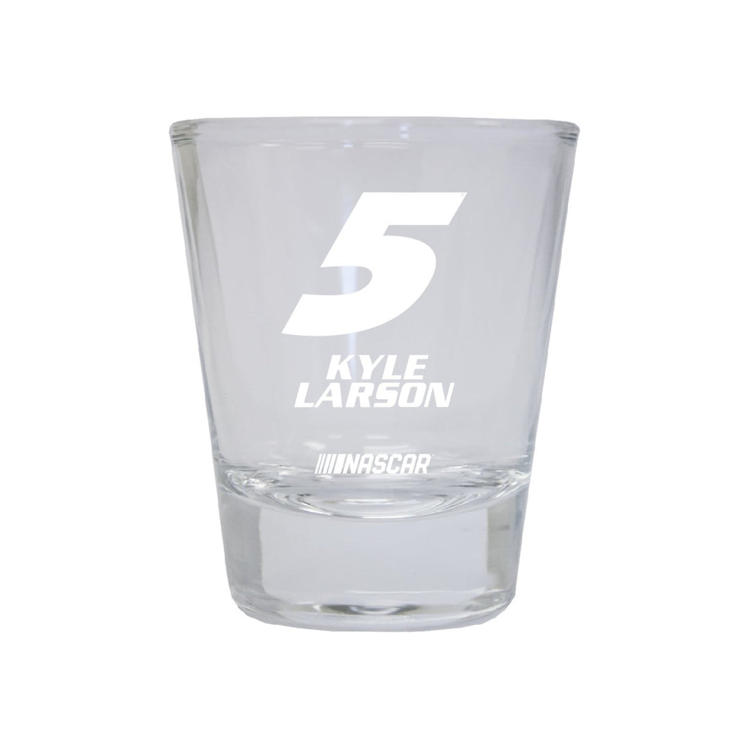 Kyle Larson 5 Nascar Etched Round Shot Glass for 2022 Image 1