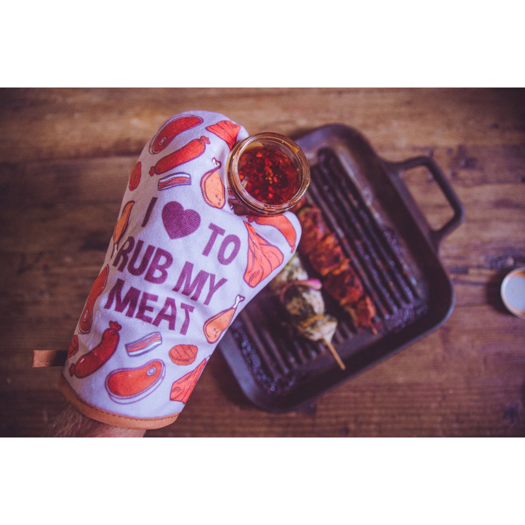 I Love To Rub My Meat Funny Baking Grilling BBQ Graphic Novelty Kitchen Glove Image 4