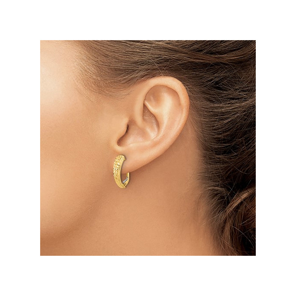 Diamond Cut Leverback Hoop Earrings in 14K Yellow Gold Image 3