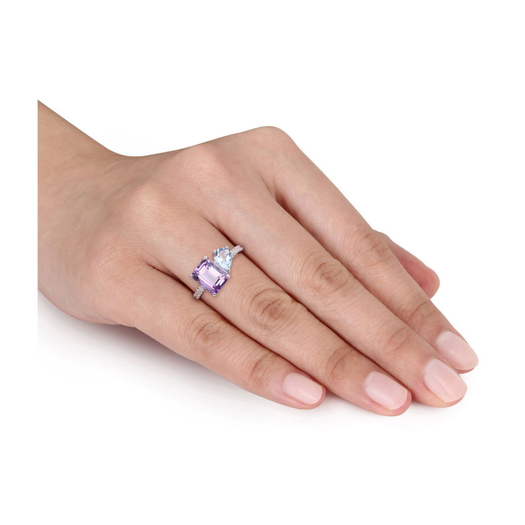 3.10 Carat (ctw) Sky-Blue Topaz and Amethyst Ring in Sterling Silver Image 3