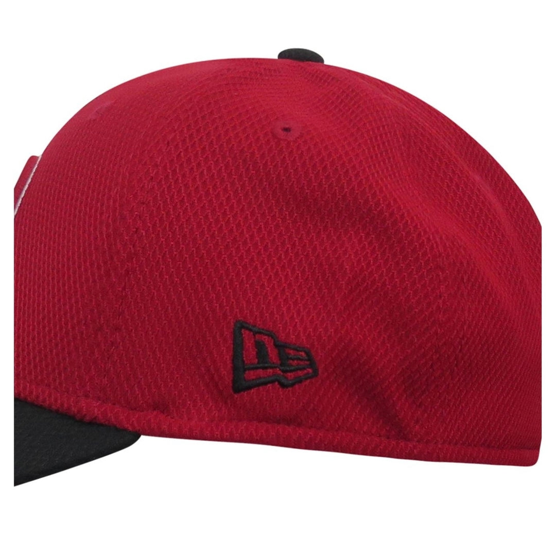 Deadpool Symbol Red and Black 39Thirty Fitted Hat Image 4