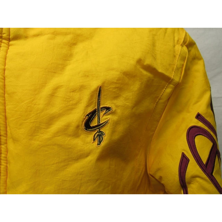 Cleveland Cavaliers Mens Size S Small Starter Yellow Red Jacket Coat Image 3