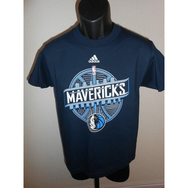 New Dallas Mavericks MAVS YOUTH Medium M 10-12 Adidas Navy Blue Shirt Image 2