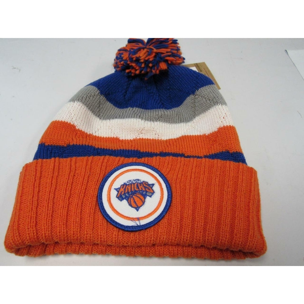 York Knicks Mens OSFA Mitchell and Ness Hi Five Cuffed Knit Pom Beanie 25 Image 2