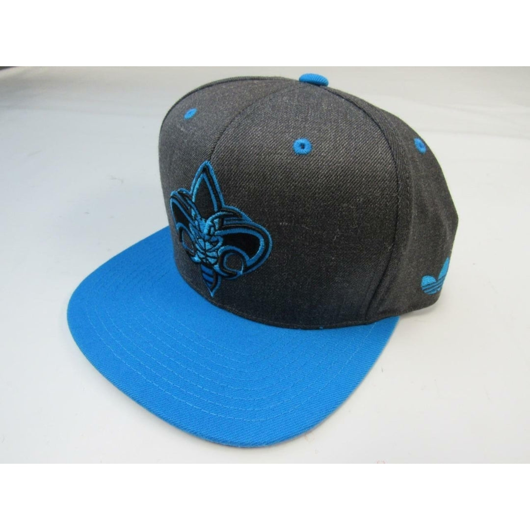 2012 Orleans Hornets Mens OSFA Adidas Snapback Flat Brim Hat 28 Image 3