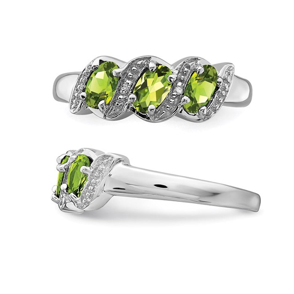7/10 Carat (ctw) Peridot and Diamond Ring in Sterling Silver Image 3