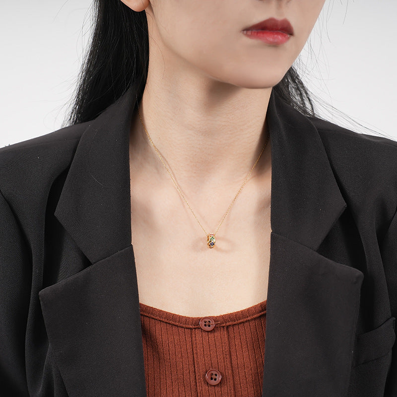 Retro light luxury colored vermiculite necklace female European and American niche temperament clavicle chain Image 2