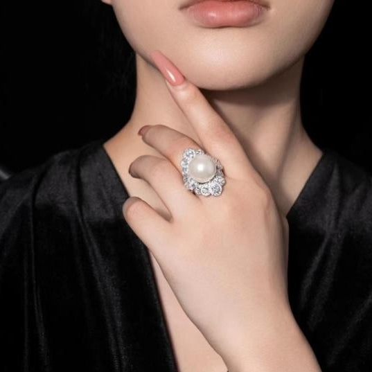 A two wearing Beimu Pearl Ring Heavy Industry Luxury Index Finger Ring Exaggerated Living Ring for Women Image 3