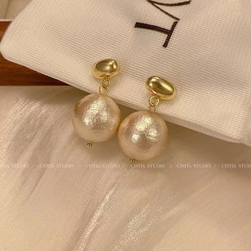 metal pearl earrings Female design sensation bubble bead earrings S925 retro ladies temperament earrings Image 2