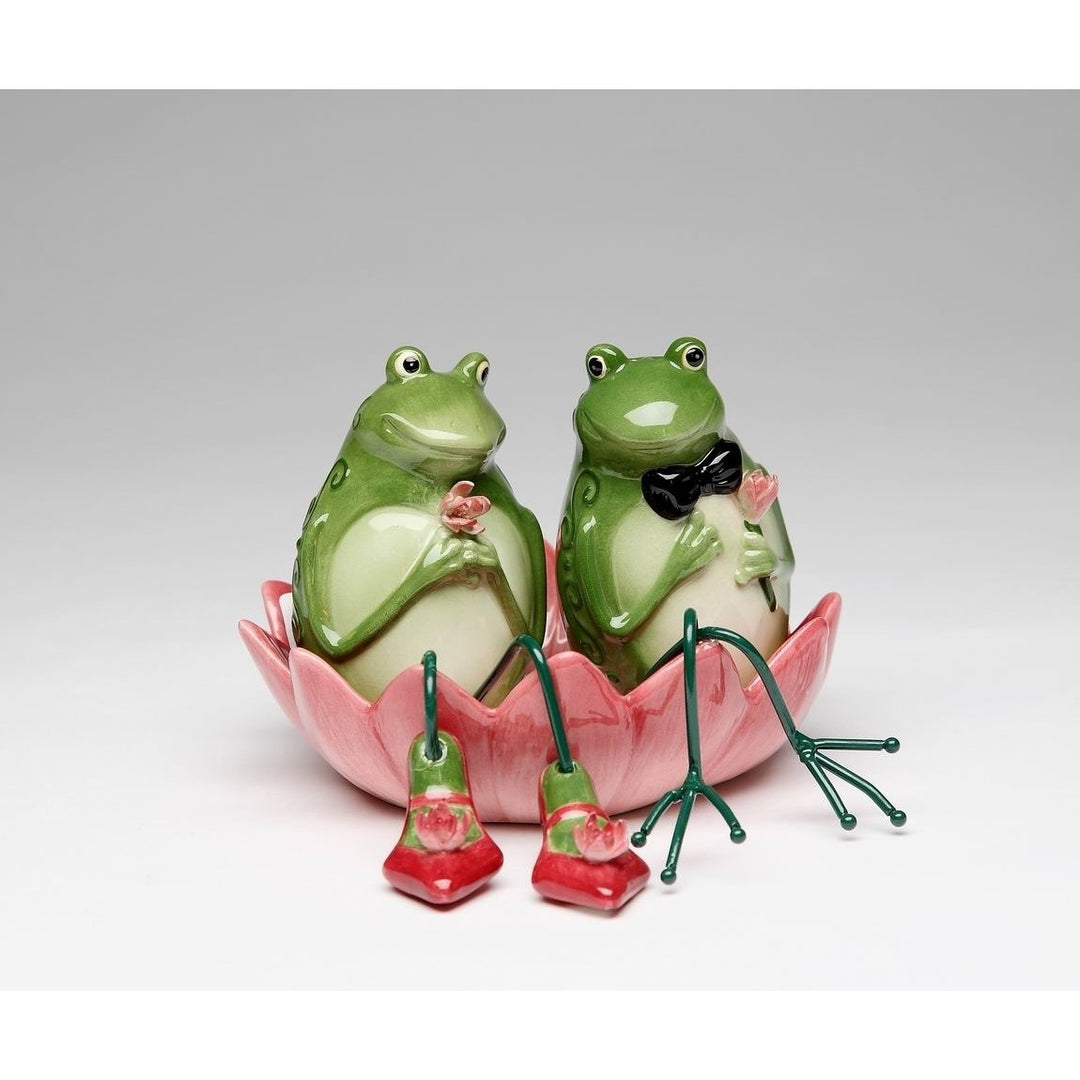 Ceramic Frog Couple Salt and Pepper Shakers Lilypad Home Gift Image 3