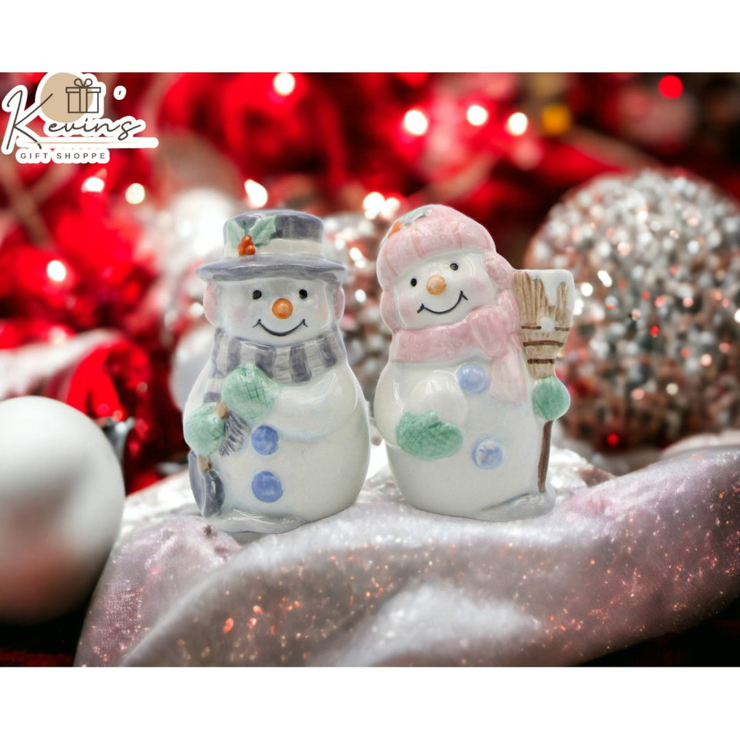 Frosty the Snowman Ceramic Salt and Pepper Shakers 3.5in Gift Image 1