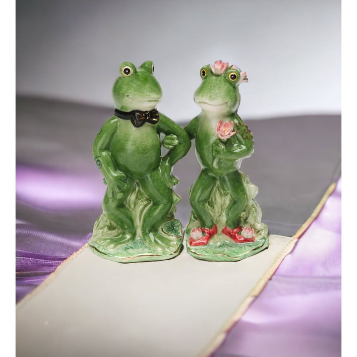 Ceramic Frog Couple Salt and Pepper Shakers 4.25 Inch Kitchen Image 2