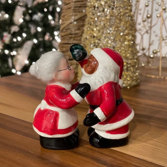 Ceramic  Interracial Santa and Mrs. Claus Salt and Pepper ShakersHome DcorKitchen Dcor kit Image 2