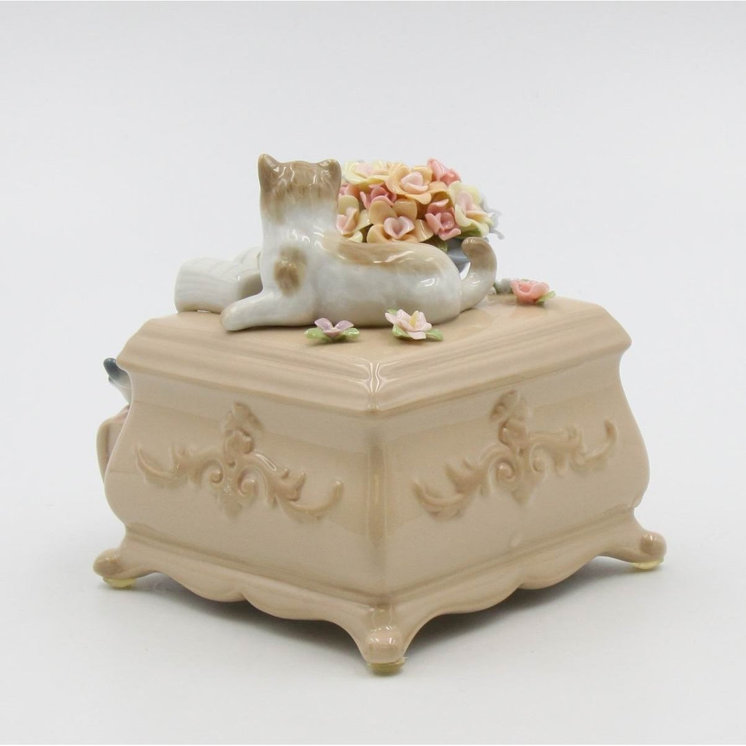 Ceramic Kittens Music Box Dresser 4.5 inch Gift for Cat Image 2