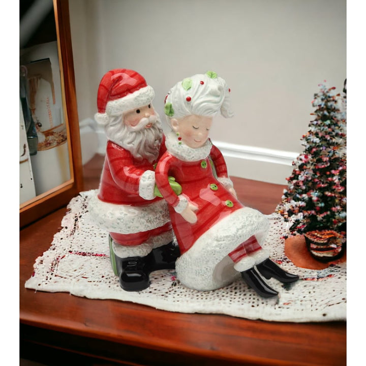 Mrs Claus Salt and Pepper Shakers Ceramic Kitchen Gift 4in Image 2