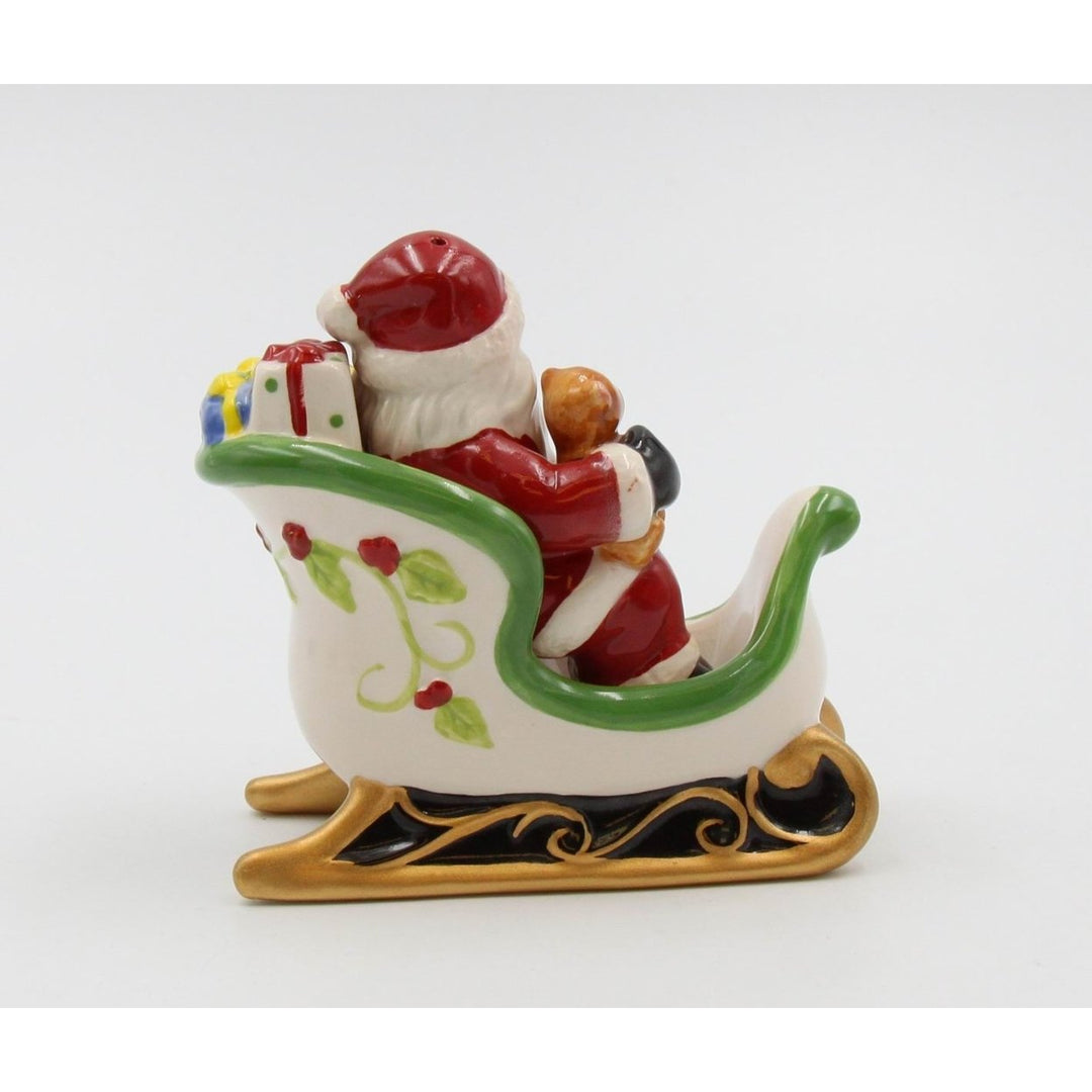 Santa Sleigh Salt and Pepper Shakers Ceramic 375 x 225 x 387 In Image 4