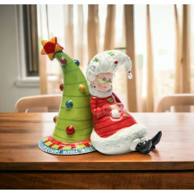 Mrs. Claus Ceramic Salt and Pepper Shakers Christmas Image 2