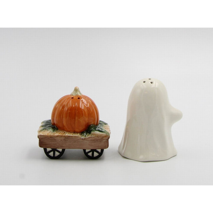 Kevins Gift Shoppe Ceramic Friendly Ghost And Pumpkin Wagon Halloween Salt And Pepper Shakers Image 3