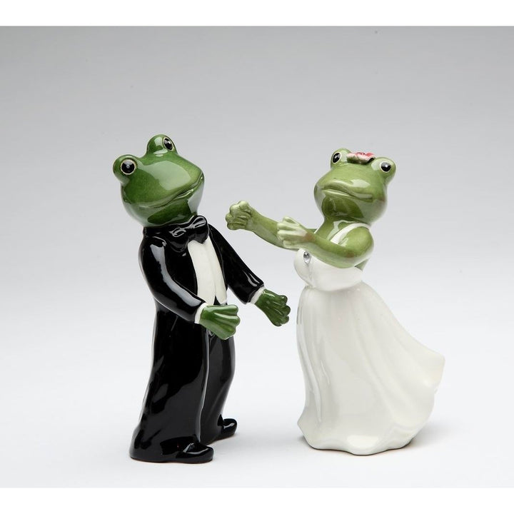 Frog Wedding Couple Salt and Pepper Shakers 2in Decorative Favor Image 3