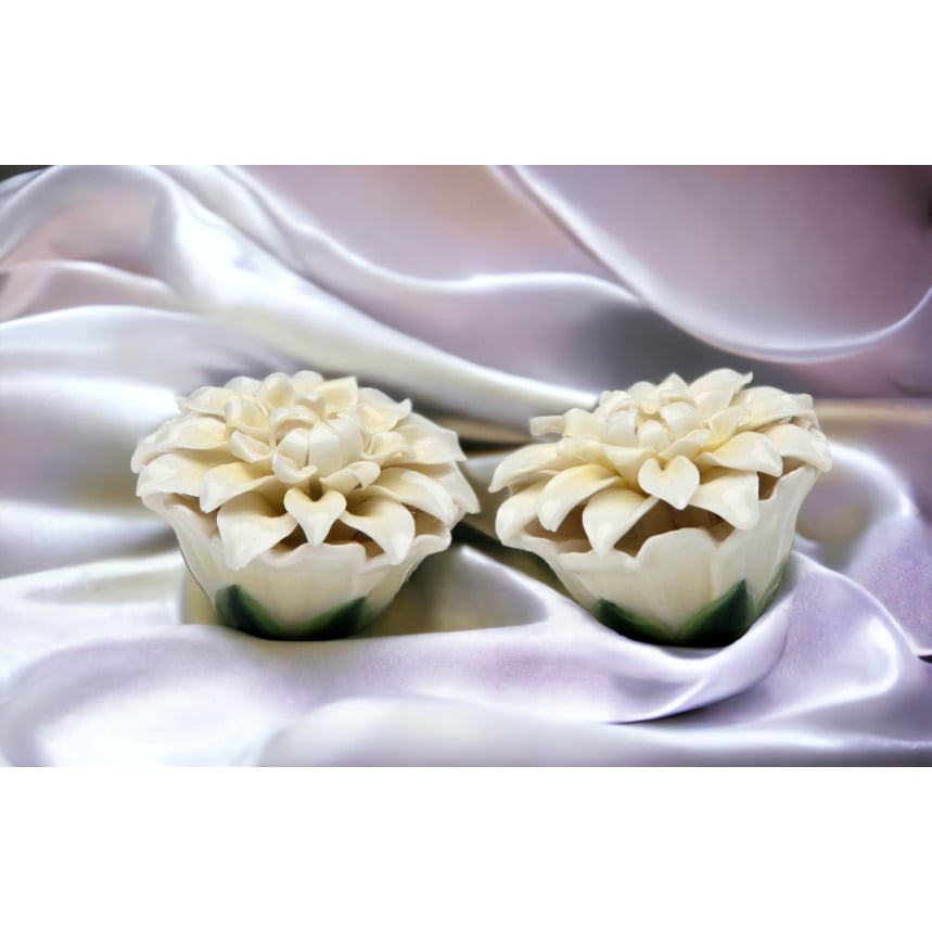 White Ceramic Daisy Flower Salt and Pepper Shakers 2.5in Gift Image 1