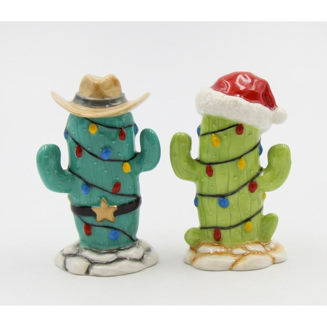 Ceramic Christmas Cactus Salt and Pepper Shakers  Mom Image 3