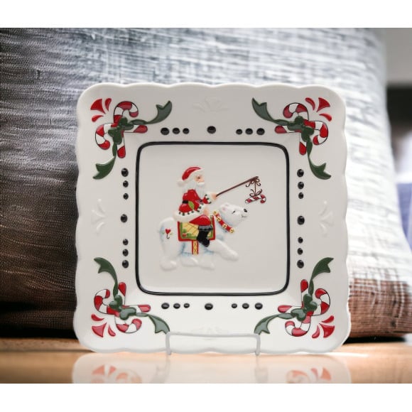 Ceramic Santa with Polar Bear 10 Inch Plate Holiday Image 2