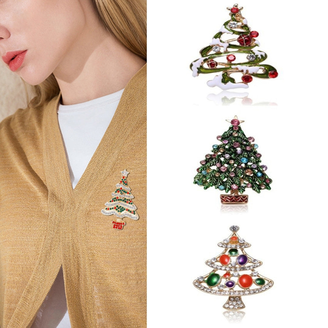 Christmas Brooch Simple Creative Fine Workmanship Good-Looking Xmas Tree Rhinestone Brooch for Dating Image 4