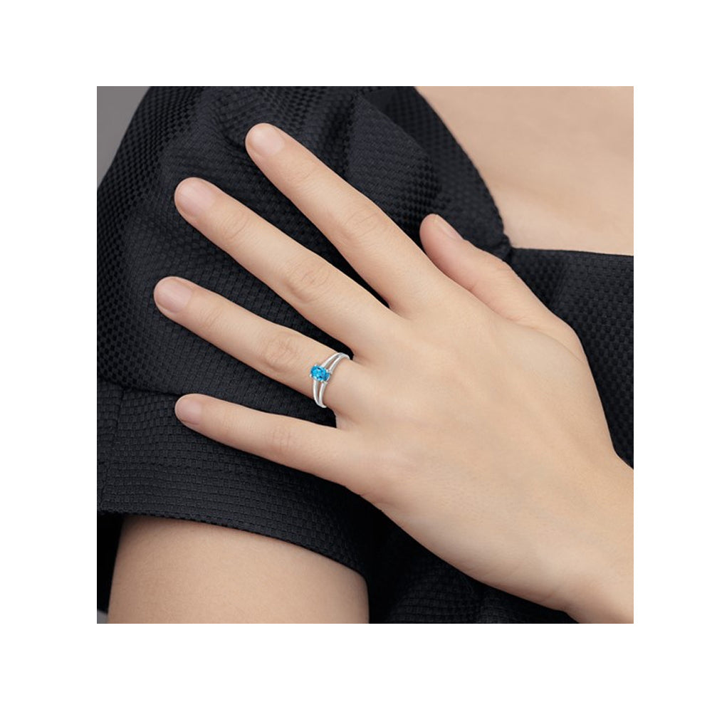 1/2 Carat (ctw) Solitaire Blue Topaz Ring in 14K White Gold Image 4