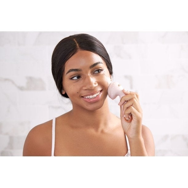 Finishing Touch Flawless Cleanse Silicone Facial Scrubber and Cleanser Image 4