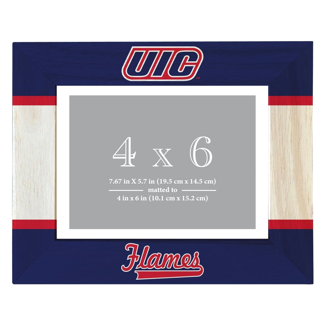 University of Illinois at Chicago Wooden Photo Frame - Customizable 4 x 6 Inch - Elegant Matted Display for Memories Image 1