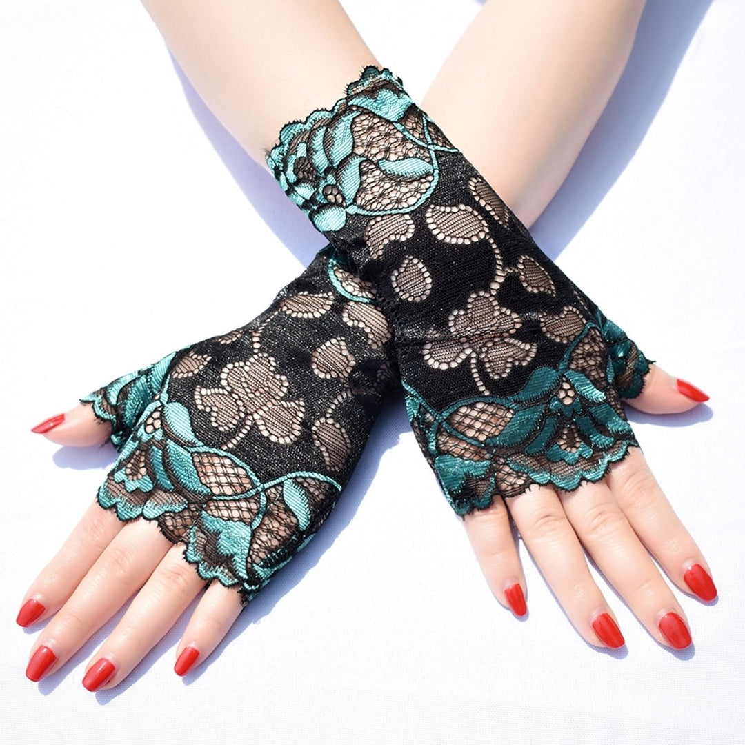 1 Pair Flower Pattern Elastic Crochet Summer Gloves Half Finger Sunscreen Short Lace Gloves for Outdoor Sports Image 1