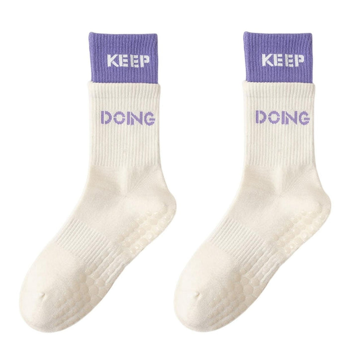 1 Pair Women Sports Socks Anti-skid Bottom Silicone Particle Contrast Color Sweat Absorption Letter Image 3