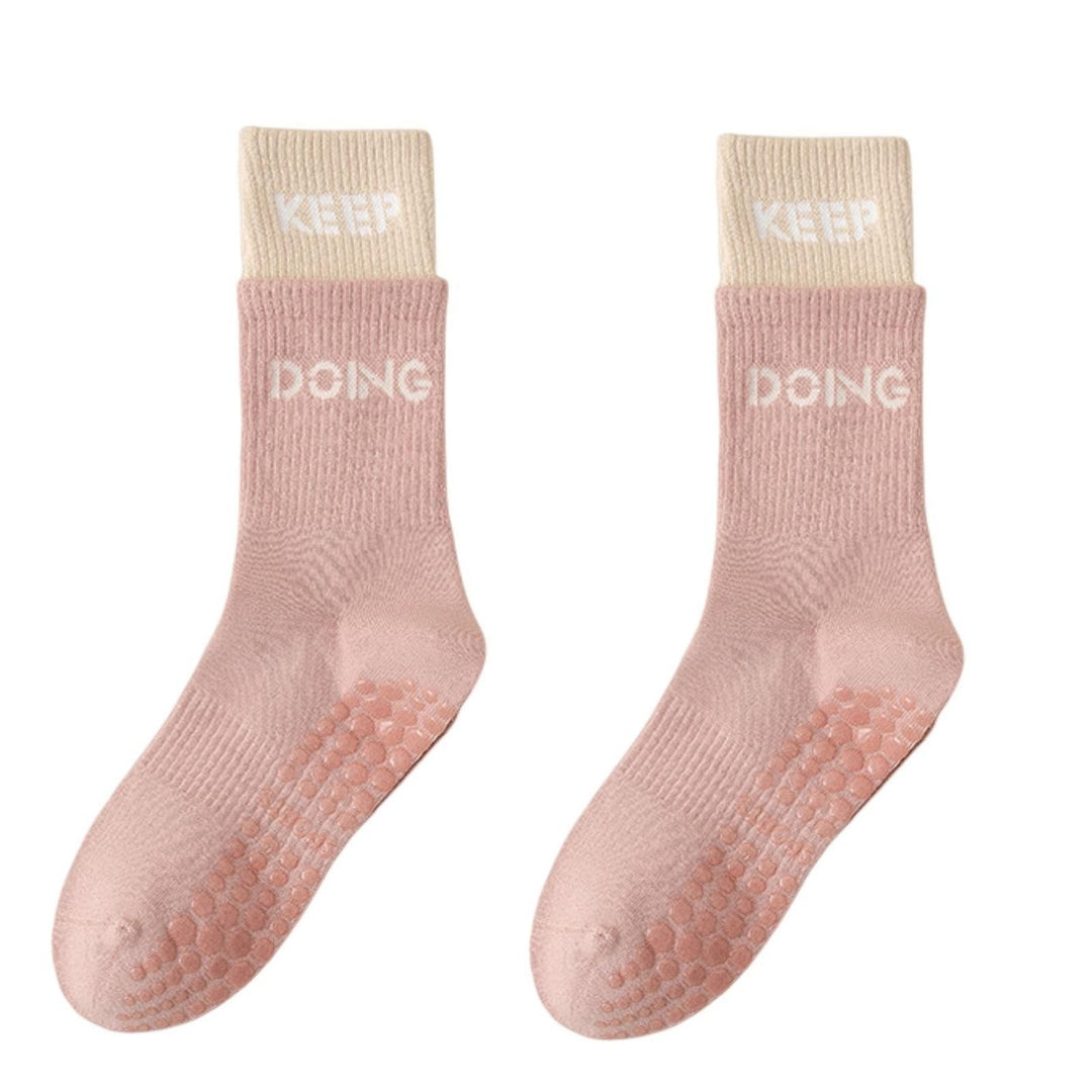 1 Pair Women Sports Socks Anti-skid Bottom Silicone Particle Contrast Color Sweat Absorption Letter Image 4