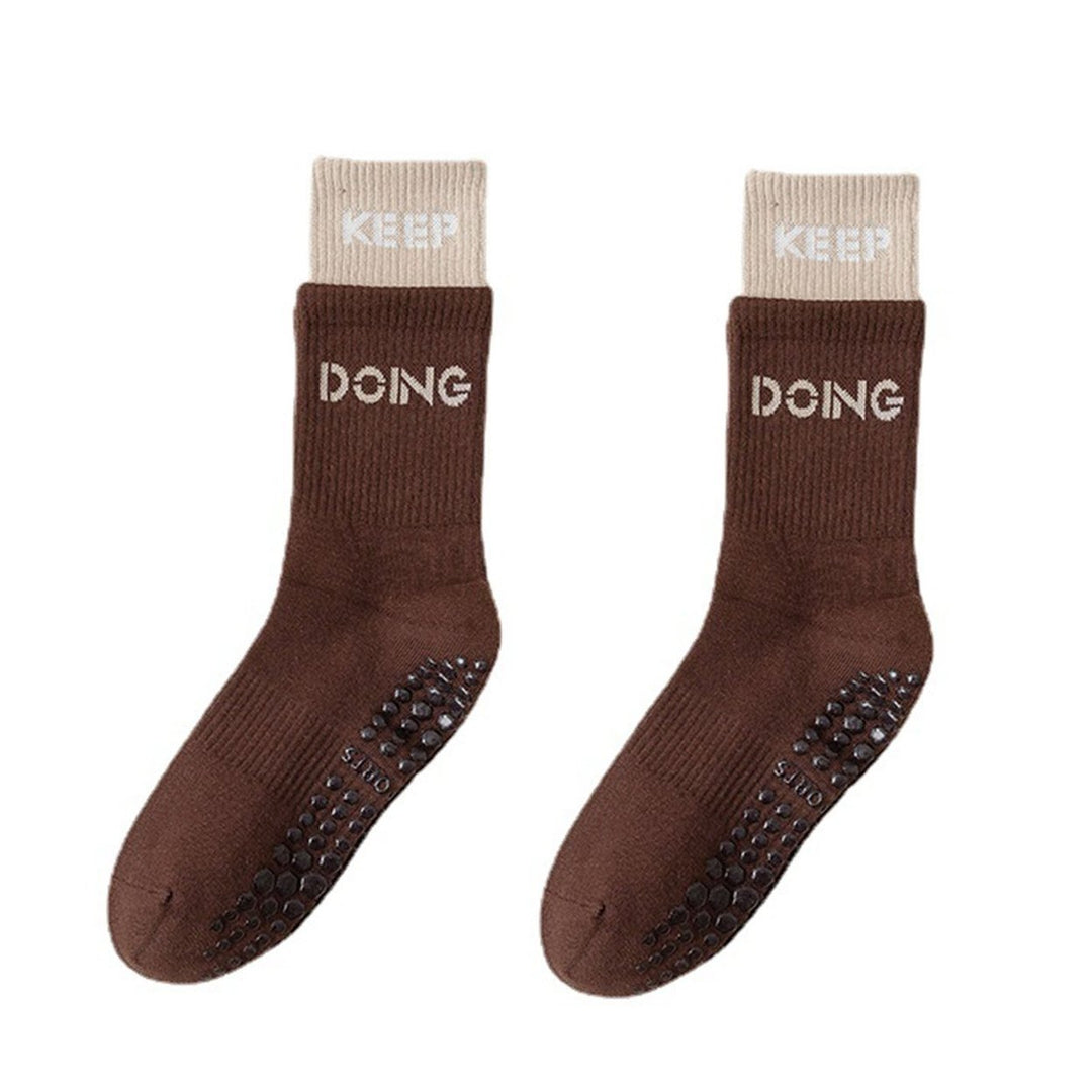 1 Pair Women Sports Socks Anti-skid Bottom Silicone Particle Contrast Color Sweat Absorption Letter Image 1