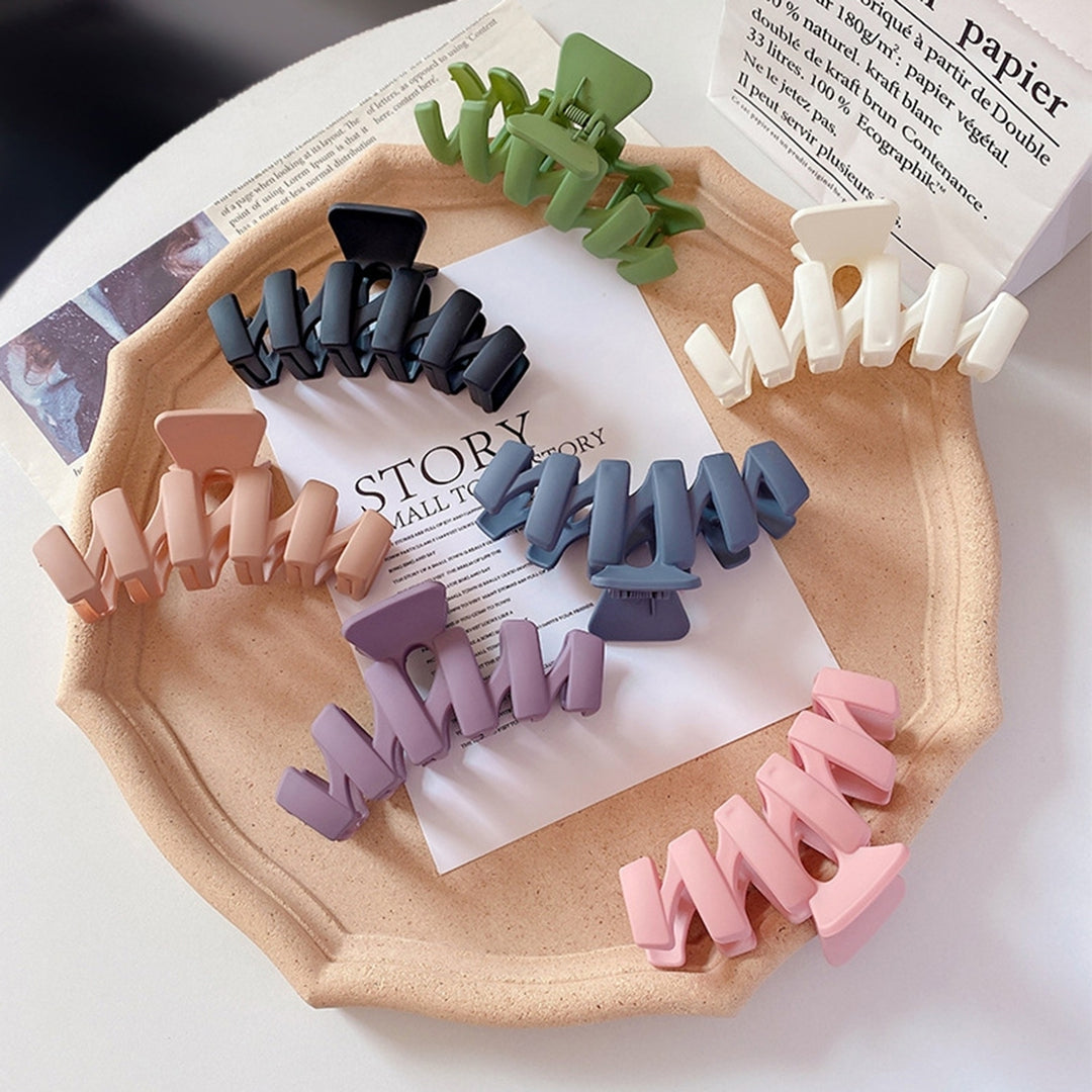 Head Clip Trendy Beautiful Strong Claw Large Size Eco-friendly Daily Styling Resin Solid Color Shark Clip Hair Image 1