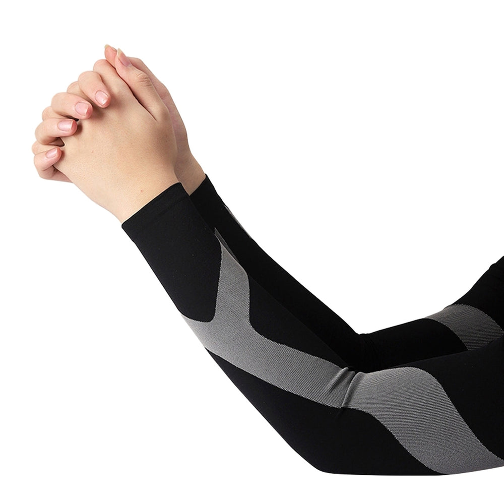 1 Pair Patchwork Color High Elasticity Thin Arm Sleeves Moisture Wicking Men Outdoor Sport Ice Silk Cycling Gloves Image 2