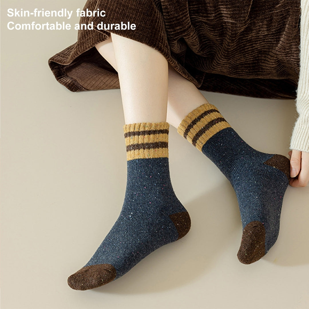 5 Pairs Women Striped Cuffs Crew Socks Dot Pattern Mid-tube Socks Soft Breathable High Elastic Fleece Lining Pile Socks Image 2
