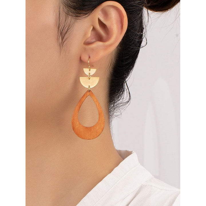 Cutout dangling wood teardrop earrings Image 3