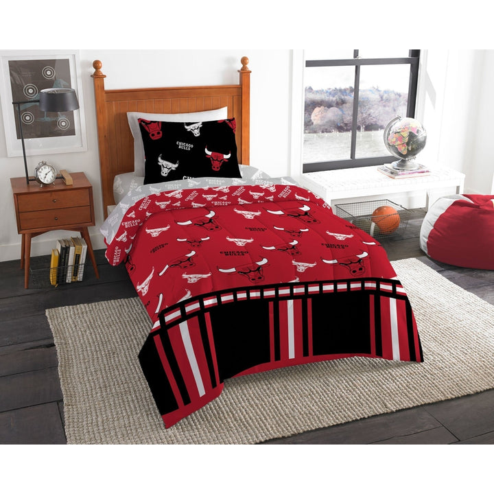 Bulls OFFICIAL NBA Twin Bed In Bag Set Image 1