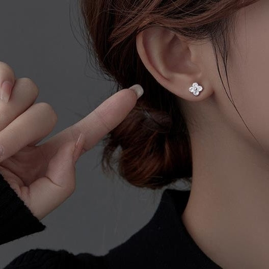 S925 Silver Clover Sparkling Diamond Earrings for Womens Summer Japanese and Korean Light Luxury High end Earrings Image 1